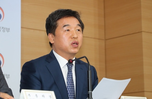 서정협 서울시장 권한대행이 4일 오전 서울 종로구 정부서울청사 브리핑실에서 서울권역 등 수도권 주택공급 확대방안을 발표하고 있다.
