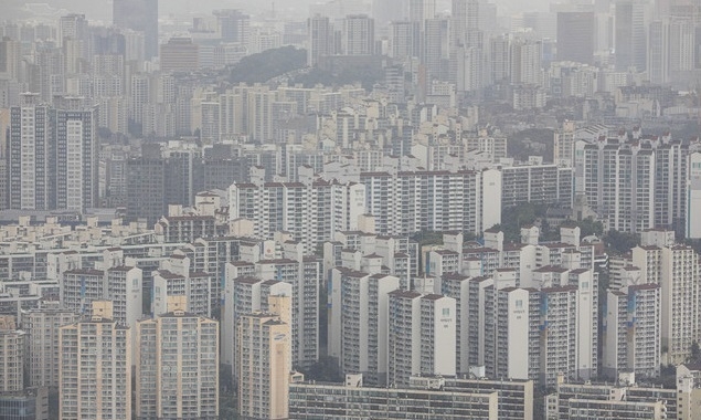 서울 영등포구 63스퀘어에서 아파트 단지의 모습이 보이고 있다.