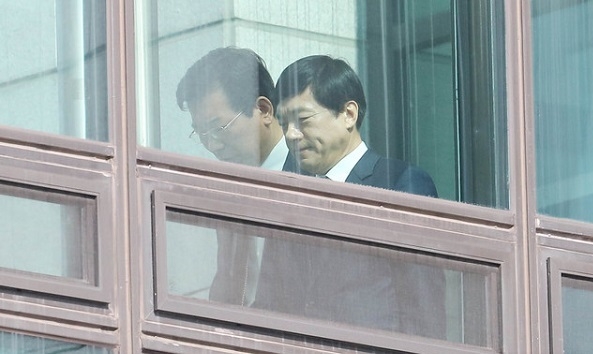 이성윤 서울중앙지검장이 지난 2월10일 서울 서초구 대검찰청에서 구내식당으로 이동하는 모습