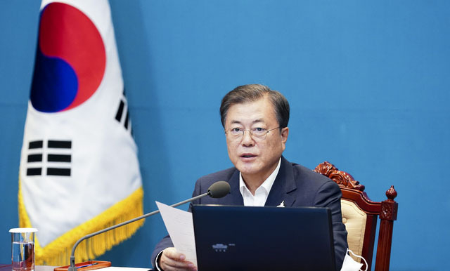 문재인 대통령이 10일 청와대 여민관에서 열린 수석 보좌관 회의에 참석해 발언하고 있다. (사진=청와대 제공)