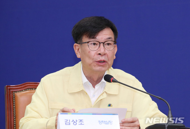 김상조 청와대 정책실장이 12일 서울 여의도 국회에서 열린 고위당정협의회에서 발언을 하고 있다. .(사진/뉴시스)