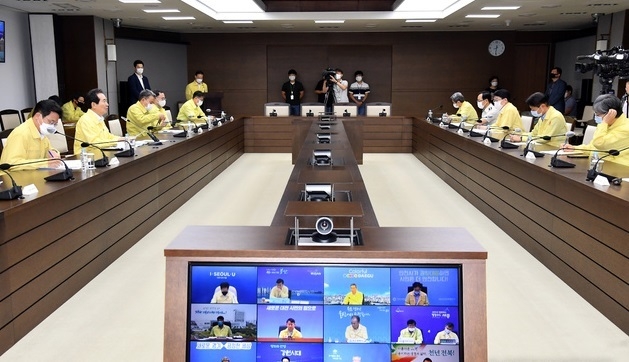 정세균 국무총리가 14일 정부세종청사에서 열린 신종 코로나바이러스 감염증(코로나19) 대응 중앙재난안전대책본부 회의를 주재하고 있다. (사진=문화체육관광부 제공)