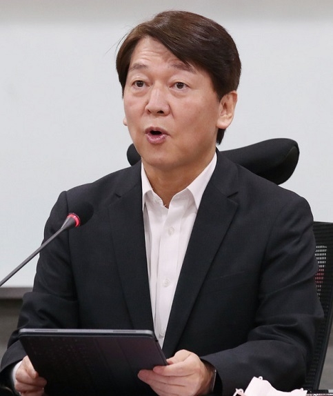 안철수 국민의당 대표가 13일 서울 여의도 국회 의원회관에서 열린 최고위원회의 겸 제1차 확대당직자회의에서 발언을 하고 있다.