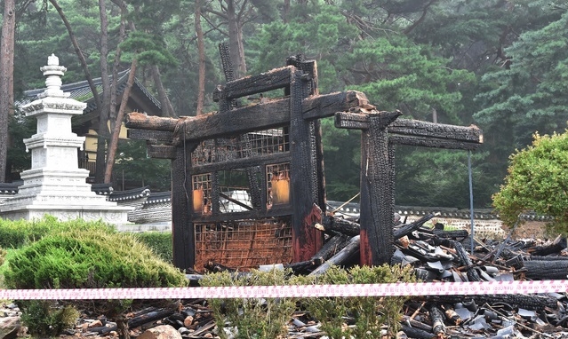 용주사 화재 사고로 호성전이 전소됐다. 용주사 화재는 20일 오전 1시 10분께 발생했다. 전소된 호성전에는 사도세자, 정조대왕, 경의황후(혜경궁 홍씨), 효의왕후 김씨(정조의 비)의 위패가 모셔져 있었다. 