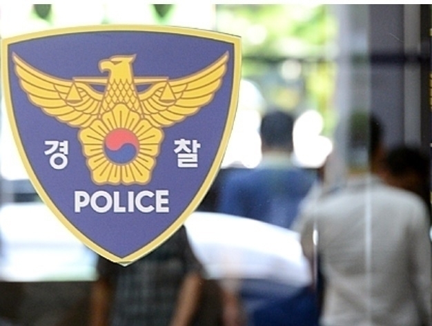 대학가에 연이어 수강신청 서버가 마비되는 사건이 벌어져 경찰이 내사에 착수했다.