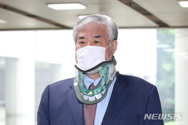 전광훈 한국기독교총연합회 대표회장 목사가 지난달 13일 오전 서울 서초구 서울중앙지법에서 열린 공직선거법 위반 등 혐의 관련 공판에 출석하고 있다. 2020.07.13.(사진/뉴시스)