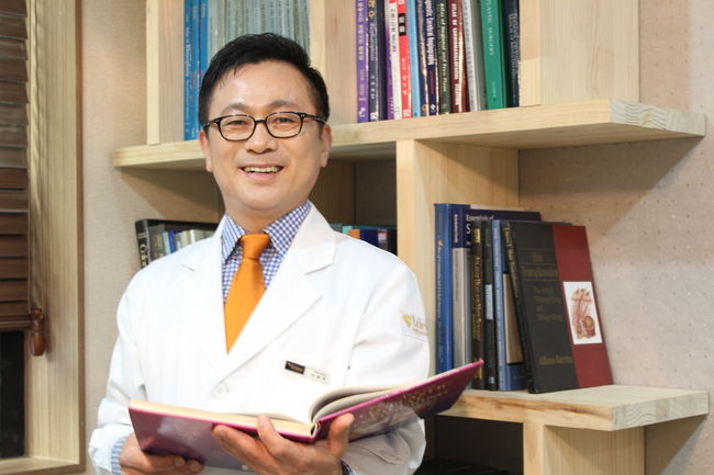 서울 압구정동 이지앤성형외과 이종희 원장