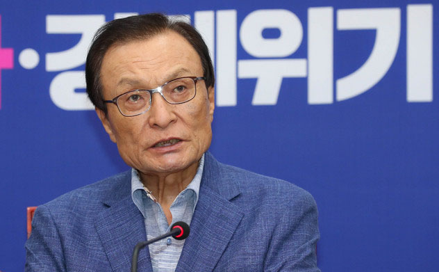 이해찬 더불어민주당 대표가 26일 서울 여의도 국회에서 열린 더불어민주당 최고위원회의에 참석해 현안관련 발언을 하고 있다. (사진=뉴시스 제공)