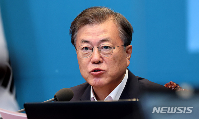 문재인 대통령이 24일 오후 청와대 여민관에서 열린 수석 보좌관회의를 주재하고 있다. 2020.08.24. (사진/뉴시스)
