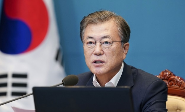 문재인 대통령이 31일 청와대 여민관에서 열린 수석보좌관 회의에 참석해 발언을 하고 있다.