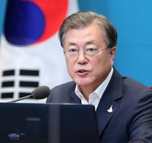 문재인 대통령이 7일 오후 청와대 여민관에서 열린 수석·보좌관 회의에 참석해 발언을 하고 있다. (사진=청와대 제공)
