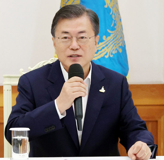 문재인 대통령이 9일 청와대에서 열린 더불어민주당 지도부와의 간담회에서 발언하고 있다. (사진=청와대 제공)