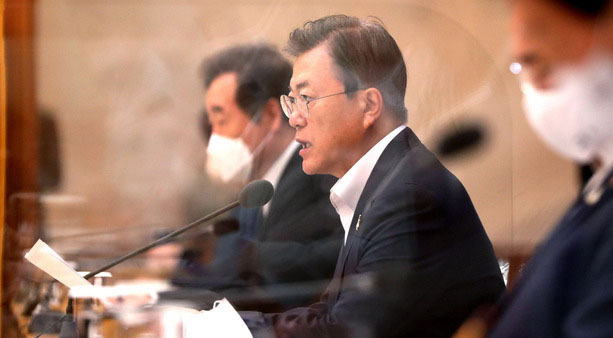 문재인 대통령이 10일 오전 청와대 본관에서 열린 제8차 비상경제회의를 주재하고 있다. (사진=청와대 제공)