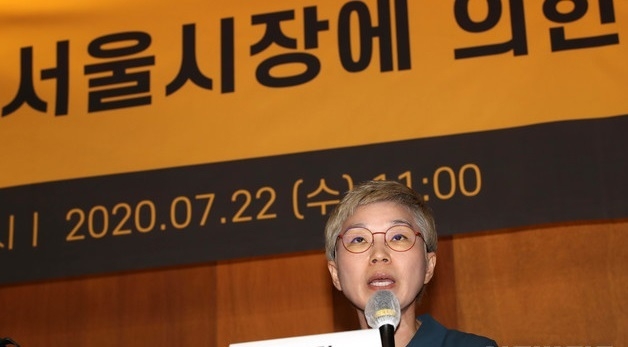 김재련 법무법인 온-세상 대표 변호사가 지난 7월22일 오전 서울의 한 모처에서 열린 '박 시장에 의한 성폭력 사건 피해자 지원단체 2차 기자회견'에 참석해 발언하고 있다.
