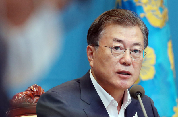 문재인 대통령이 14일 오후 청와대 여민관에서 열린 수석보좌관회의에 참석해 모두발언을 하고 있다. (사진=청와대 제공)
