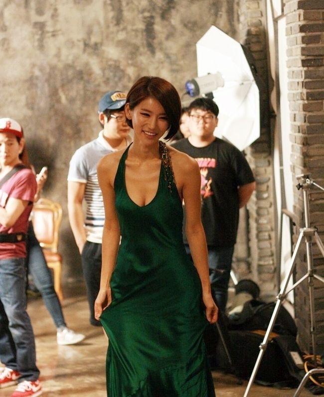 배우 오인혜 영화 유작 ‘설계’ 스틸 속 오인혜 생전 모습. ‘설계’ 포스터 촬영현장. 사진=팝엔터테인먼트 제공 