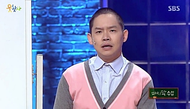 최국이 15일 해명 라이브 방송에서 자신은 '불법 도박장을 개설한 웃찾사 남자 개그맨'이 아니라며 "최모씨를 알지만 말씀드릴 수는 없다"고 말했다. 사진은 '불법 도박장 개설 웃찾사 남자 개그맨' 중 한명으로 밝혀진 김형인. 2014년 3월 방송된 SBS TV '웃음을 찾는 사람들'(웃찾사)에 출연한 김형인 모습. 사진=SBS 캡처