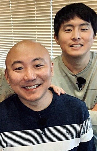 주호민 소신발언 소식이 18일 전해졌다. 주호민은 이날 트위치 방송에서 기안84 여성 혐오 논란에 대해 "시민 독재의 시대가 열렸다. 진짜 이러면 안 된다"고 발언했다. 사진 왼쪽부터 주호민 기안84. 사진=주호민 소셜네트워크서비스 캡처 
