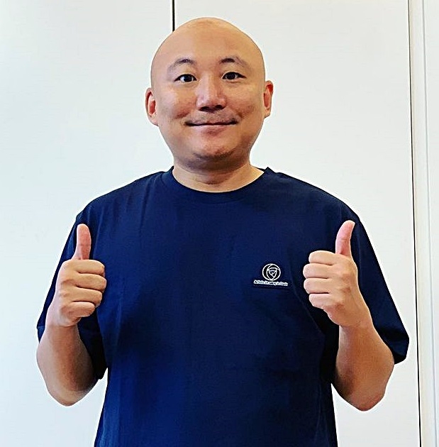 주호민 소신발언 소식이 18일 전해졌다. 주호민은 이날 트위치 방송에서 기안84 여혐 논란과 관련한 웹툰 검열에 대해 "시민 독재의 시대가 열렸다. 이러면 안 된다"고 소신발언 했다. 사진=주호민 소셜네트워크서비스 캡처 