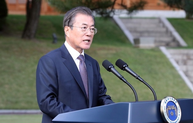 청와대 녹지원에서 환영사를 하고 있는 문재인 대통령 모습.