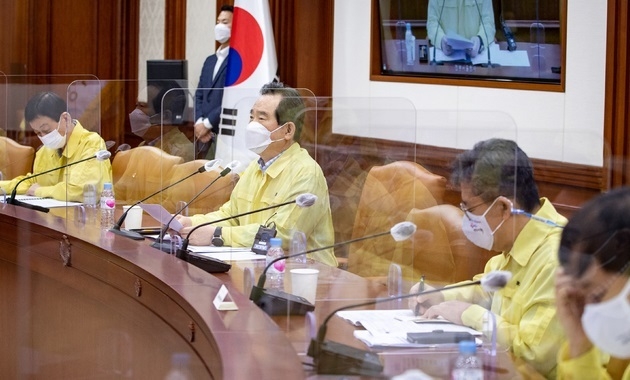 정세균 국무총리가 20일 서울 종로구 정부서울청사에서 열린 신종 코로나바이러스 감염증(코로나19) 대응 중앙재난안전대책본부(중대본) 회의에 참석해 발언하고 있다.