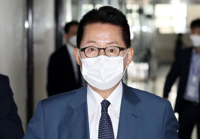 박지원 국가정보원장이 지난 1일 오후 서울 여의도 국회에서 열린 정보위원회 전체회의에 참석하고 있다. (사진=뉴시스 제공)