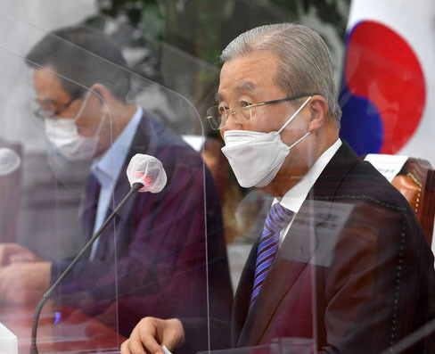김종인 국민의힘 비상대책위원장이 22일 서울 여의도 국회 본청 영상회의실에서 열린 화상 의원총회에서 발언을 하고 있다. (사진=공동취재사진)