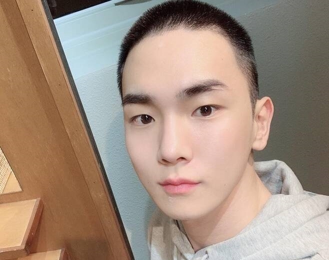 키 미복귀 전역 소식이 24일 전해졌다. 키 소속사 SM엔터테인먼트는 이날 "키는 현재 말년 휴가 중이다”며 “코로나19 확산 예방 차원에서 부대에서 미복귀 전역 하라는 지침에 따라 10월 7일 미복귀 제대한다"고 밝혔다. 사진=키 소셜네트워크서비스 캡처