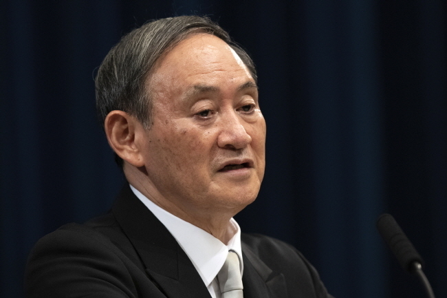 일본 정부가 중장기 체류 자격을 가진 외국인에게 신규 입국을 순차적으로 허용하기로 방침을 정했다.