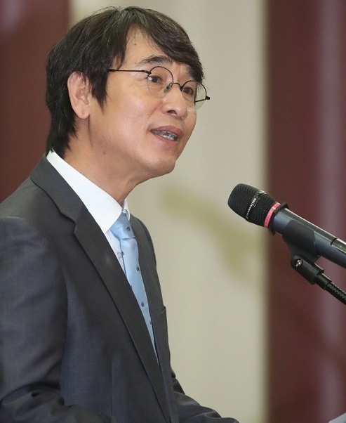 국가균형발전정책토크콘서트가 7일 서울 여의도 국회 의원회관 제1소회의실에서 열린 가운데 유시민 노무현재단 이사장이 참석해 환영사를 하고 있다.