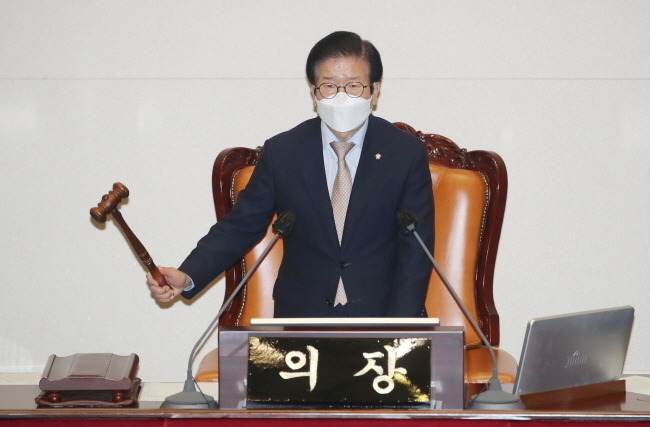 박병석 국회의장은 26일부터 10월 3일까지 6박 8일간 스웨덴과 독일을 공식 방문한다. 스웨덴 방문은 1959년 양국 수교 이래 국회의장으로서 첫 공식방문이다.