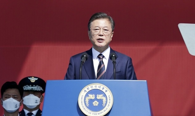 문재인 대통령이 25일 오전 경기도 이천시 육군 특수전사령부에서 열린 제72주년 국군의 날 기념식에 참석, 기념사를 하고 있다.