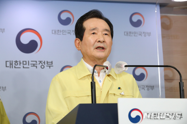 정세균 국무총리가 27일 오후 서울 종로구 정부서울청사 브리핑실에서 추석연휴 특별방역 관련 대국민담화를 발표하고 있다.(사진/뉴시스)