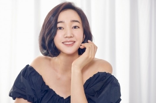 수애 기부 소식이 29일 전해졌다. 국제구호개발 NGO굿네이버스는 이날 “수애가 명절을 홀로 보내는 독거노인을 위해 5000만원을 기부했다”고 밝혔다. 사진=스튜디오 산타클로스 엔터테인먼트 제공