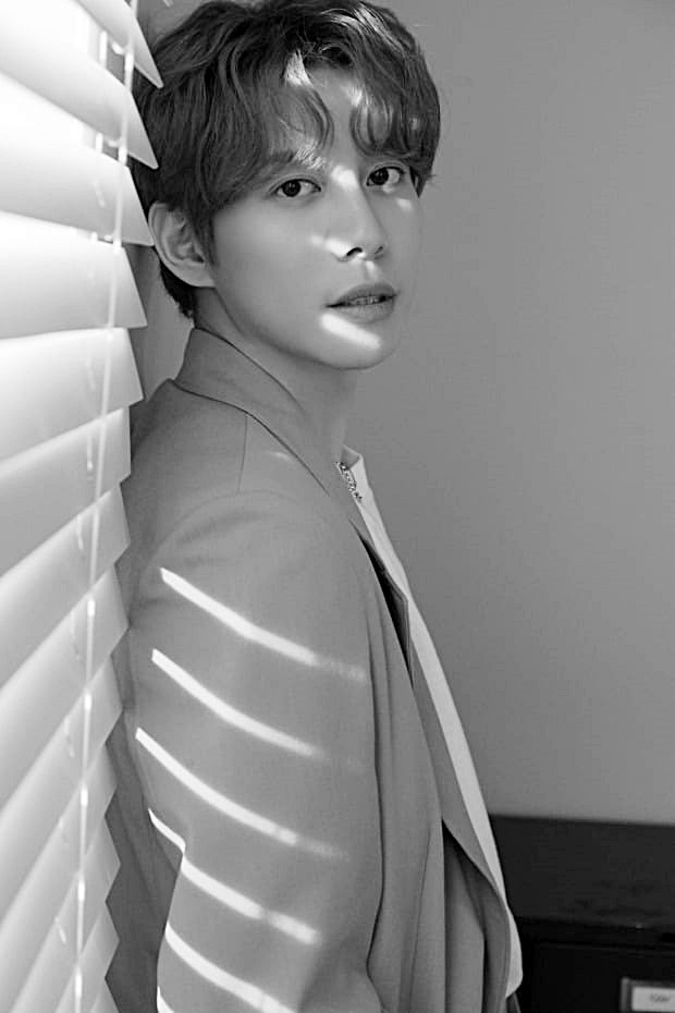 박경이 19일 입대 소식을 직접 전했다. 소속사는 앞서 지난 14일"박경이 19일 현역 입대한다"며 "병무청 판단으로 지난 1월 한 차례 입대를 연기한 바 있어 더는 미룰 수 없어 입대를 결정했다"고 밝혔다. 앞서 박경은 지난 9월 29일 자신의 소셜네트워크서비스에서 학폭 의혹을 인정하고 "상처받는 분들 모두에게 진심으로 사과드린다"며 사과문을 올렸다. 사진=박경 소셜네트워크서비스 캡처