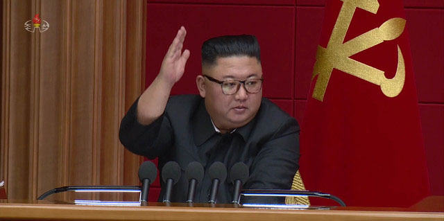 북한 노동신문은 "5일 김정은 국무위원장이 조선노동당 중앙위원회 제7기 제19차 정치국회의를 주재하고 연말까지 '80일전투'를 벌이기로 결정했다"고 6일 보도했다. (사진=노동신문 캡처)