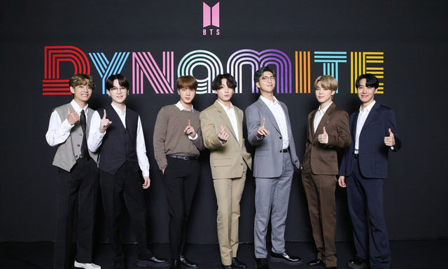 방탄소년단(BTS)'이 지난 9월 2일 열린 온라인 글로벌 미디어데이에서 포즈를 취하고 있다. (사진=빅히트 엔터테인먼트 제공)