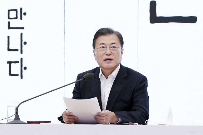 문재인 대통령은 9일 "오늘 한글날이 더불어 사는 세상을 향한 ‘한글의 꿈’을 세계인과 함께 나누는 날이 되길 바란다"고 전했다.