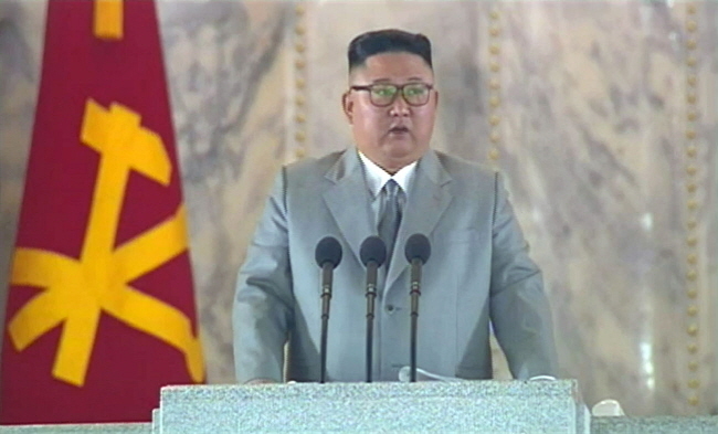북한 조선중앙TV가 10일 오후 노동당 창건 75주년 경축 열병식을 방송하고 있다. (사진= 조선중앙TV 캡처)