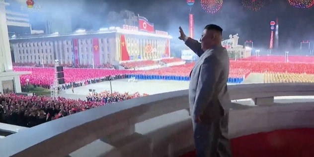 북한 조선중앙TV가 10일 오후 노동당 창건 75주년 경축 열병식을 방송하고 있다. (사진= 조선중앙TV 캡처)