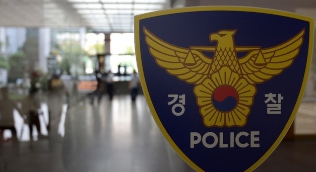 도로상에서 운전하던 중 시비가 붙은 60대 운전자를 무차별적으로 폭행한 30대 남성에 대해 경찰이 구속영장을 신청했다.<br>
