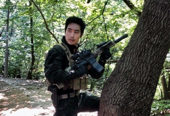 유튜버 김용호가 12일 이근 대위의 UN(유엔) 근무경력이 허위라고 주장한 데 이어 성폭력 의혹을 제기하면서 상고기각 뜻에 네티즌 관심이 집중됐다. 사진=이근 소셜네트워크서비스 캡처