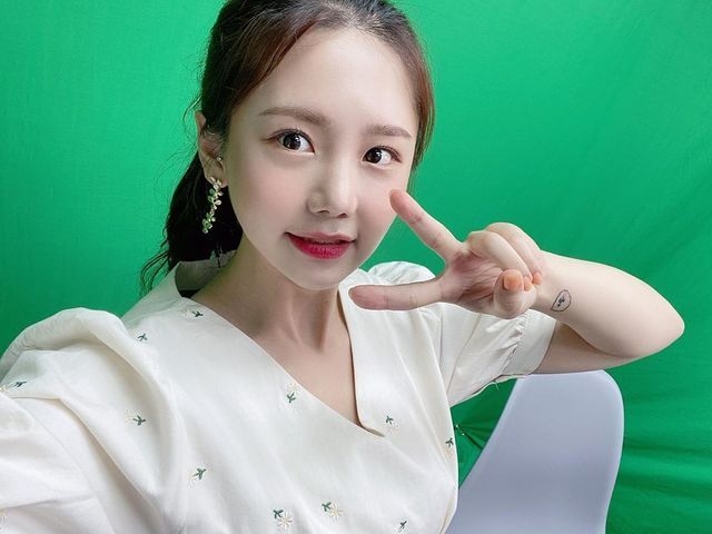 박경 학폭 폭로 글 기획 배후에 가수 송하예가 있다는 주장에 송하예 소속사가 발끈하며 12일 공식입장을 밝혔다. 사진은 송하예. 사진=송하예 소셜네트워크서비스 캡처