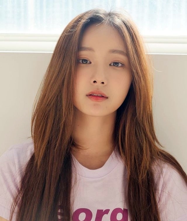 연우 피해호소 소식이 12일 전해졌다. 연우는 이날 자신의 소셜네트워크서비스에 "제발 집 근처로 찾아오지 마세요"라는 글과 함께 사생팬이 보낸 DM도 올렸다. 사진=연우 인스타그램 캡처