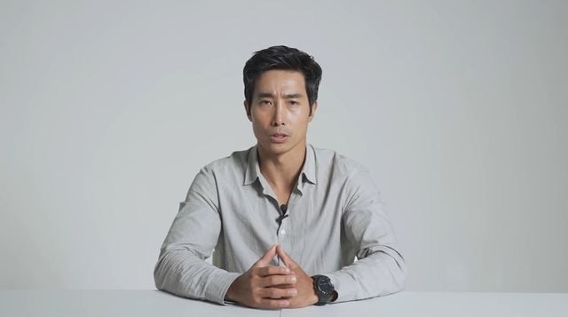 이근 성추행 피해자가 14일 “2차 가해를 하지말라”며 이근 해명 발언과 세간의 시선을 비판했다. 앞서 이근은 지난 13일 성추행 의혹에 대해 "유죄는 인정하지만 억울한 심정”이라며 해명 공식입장을 밝혔다. 사진=이근 유튜브 캡처
