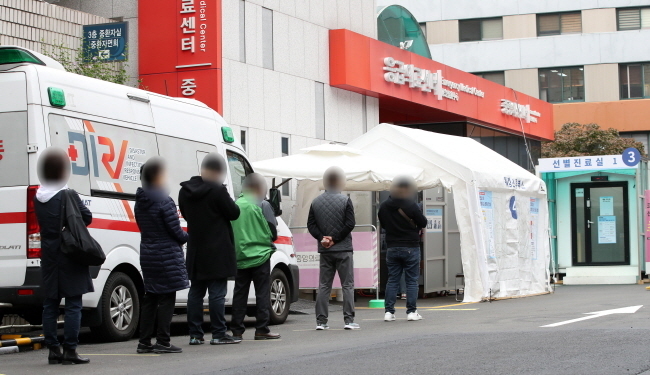 17일 강남구 CJ텔레닉스 집단감염 등 서울에서 신종 코로나바이러스 감염증(코로나19) 확진자 발생이 산발적으로 이어졌다.