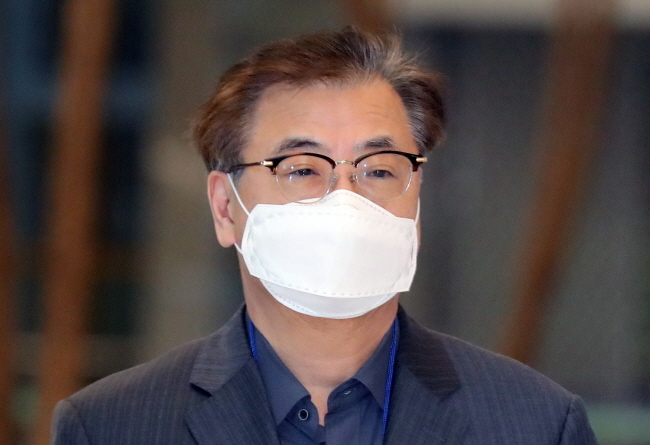 서훈 국가안보실장이 방미 일정을 마치고 17일 오후 인천국제공항 제2터미널을 통해 귀국하고 있다. 