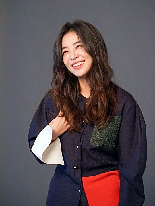 박선영 공식입장이 22일 전해졌다. 박선영 소속사는 이날 ‘식용유 여배우 의혹’에 “황당하다”는 공식입장을 내놨다. 사진=국엔터테인먼트 제공