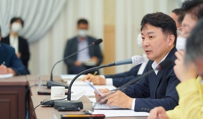 코로나19 발생현황 브리핑하는 원희룡 제주도지사. 사진=제주특별자치도(제주도) 제공