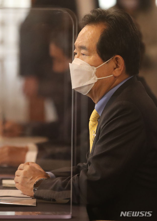 정세균 국무총리가 22일 서울 종로구 삼청동 총리공관에서 열린 목요대화 농업인단체 대표들과의 대화에 참석해 발언하고 있다. (사진/뉴시스)